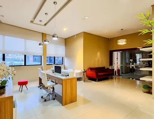 Recepção moderna da clínica Massagem Fit em Osasco